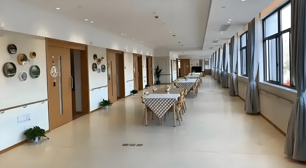 深圳转户口_易烊千玺演唱会300万人抢7000张票专家：涉及抢票机制问题｜宅男财经 张票专宅男财经之称